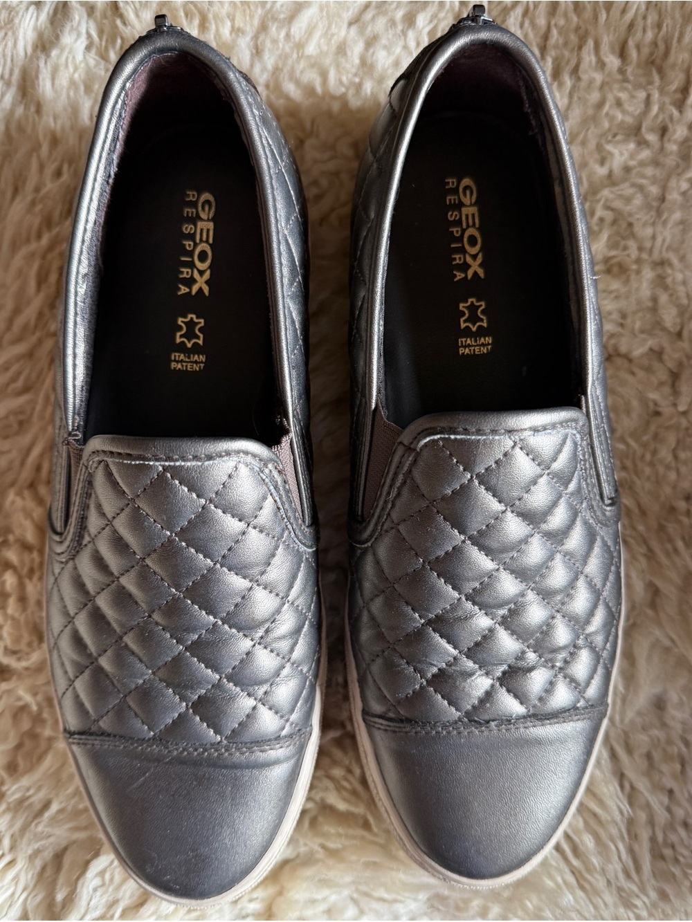 Geox Women's Leather Gunmetal Silver Quilted Slip-On Sneakers Sz 38/8